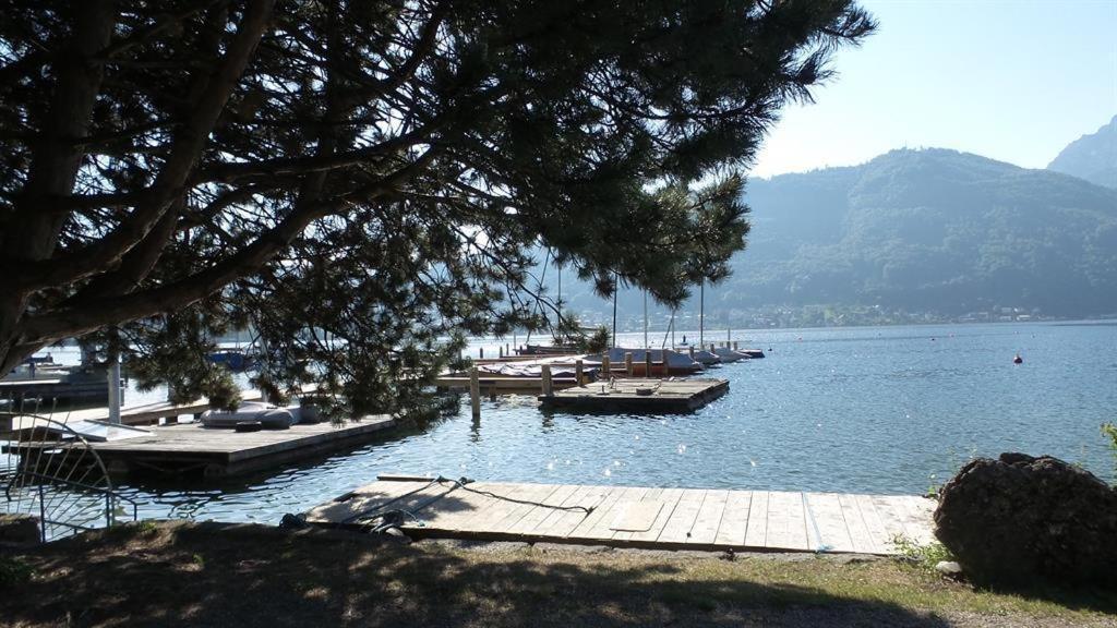Wolfis Traunseeblick - Mit Kostenlosem Parkplatz Direkt An Der Unterkunft กมุนเดน ภายนอก รูปภาพ