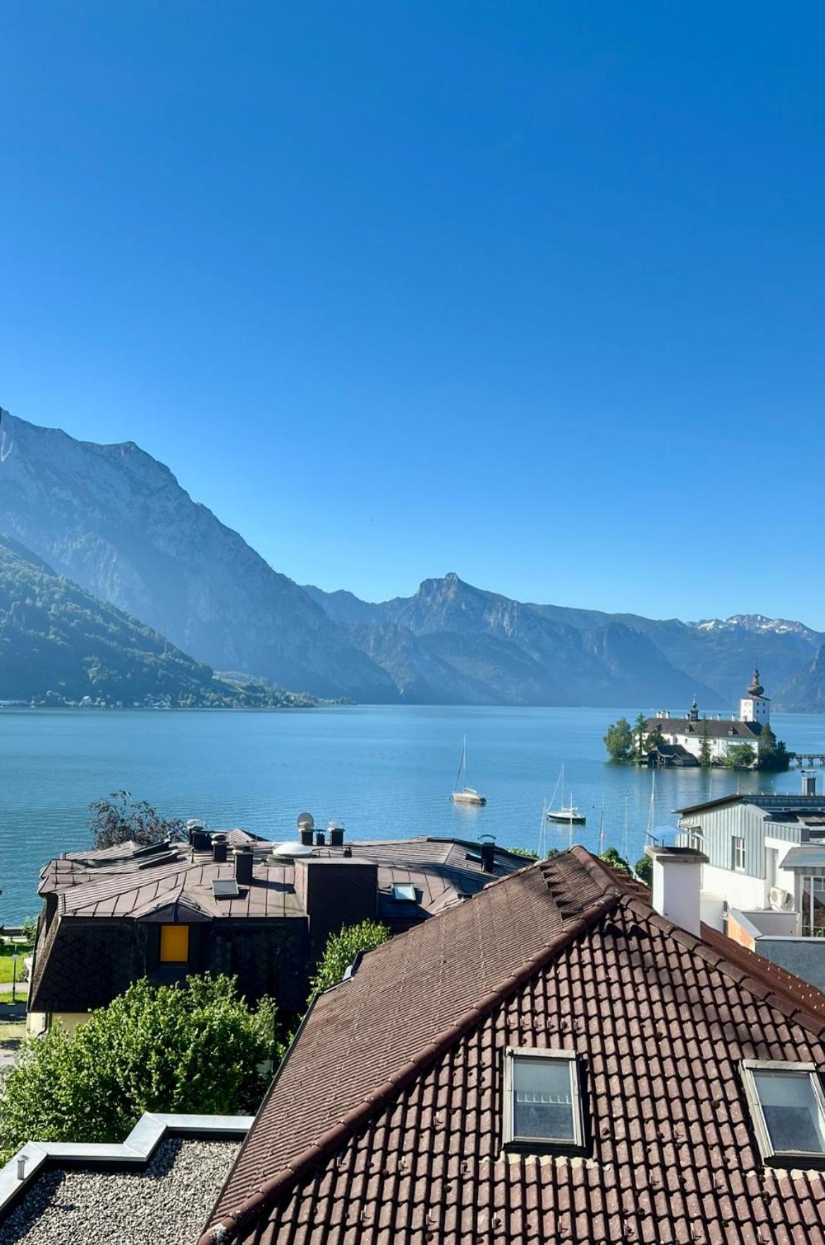 Wolfis Traunseeblick - Mit Kostenlosem Parkplatz Direkt An Der Unterkunft กมุนเดน ภายนอก รูปภาพ